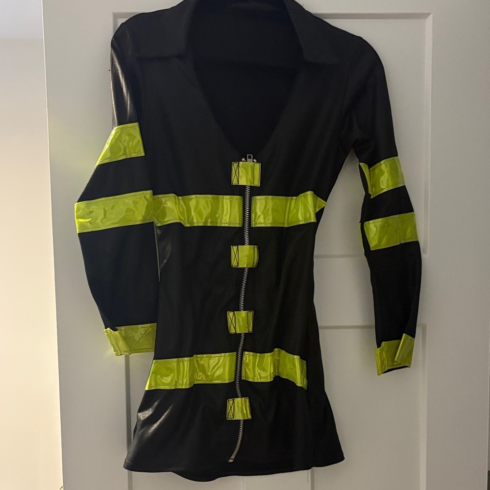 Women’s firefighter Halloween costume